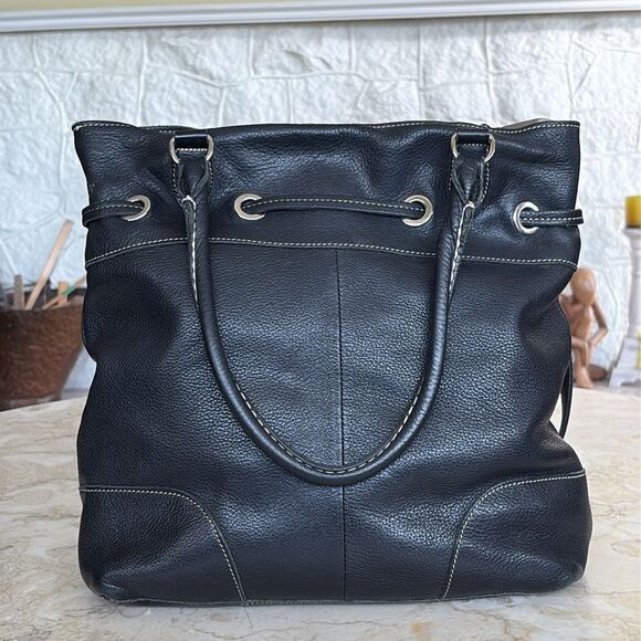 Roots Tribe Leather Large Bucket Crossbody Bag Made in Canada - Picture 2 of 11